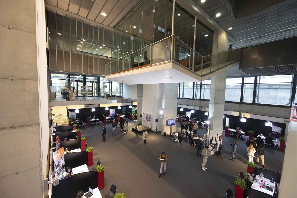 Más de 300 personas desempleadas han participado en la VII Feria de Empleo de Cámara de Gipuzkoa, centrada en los jóvenes
